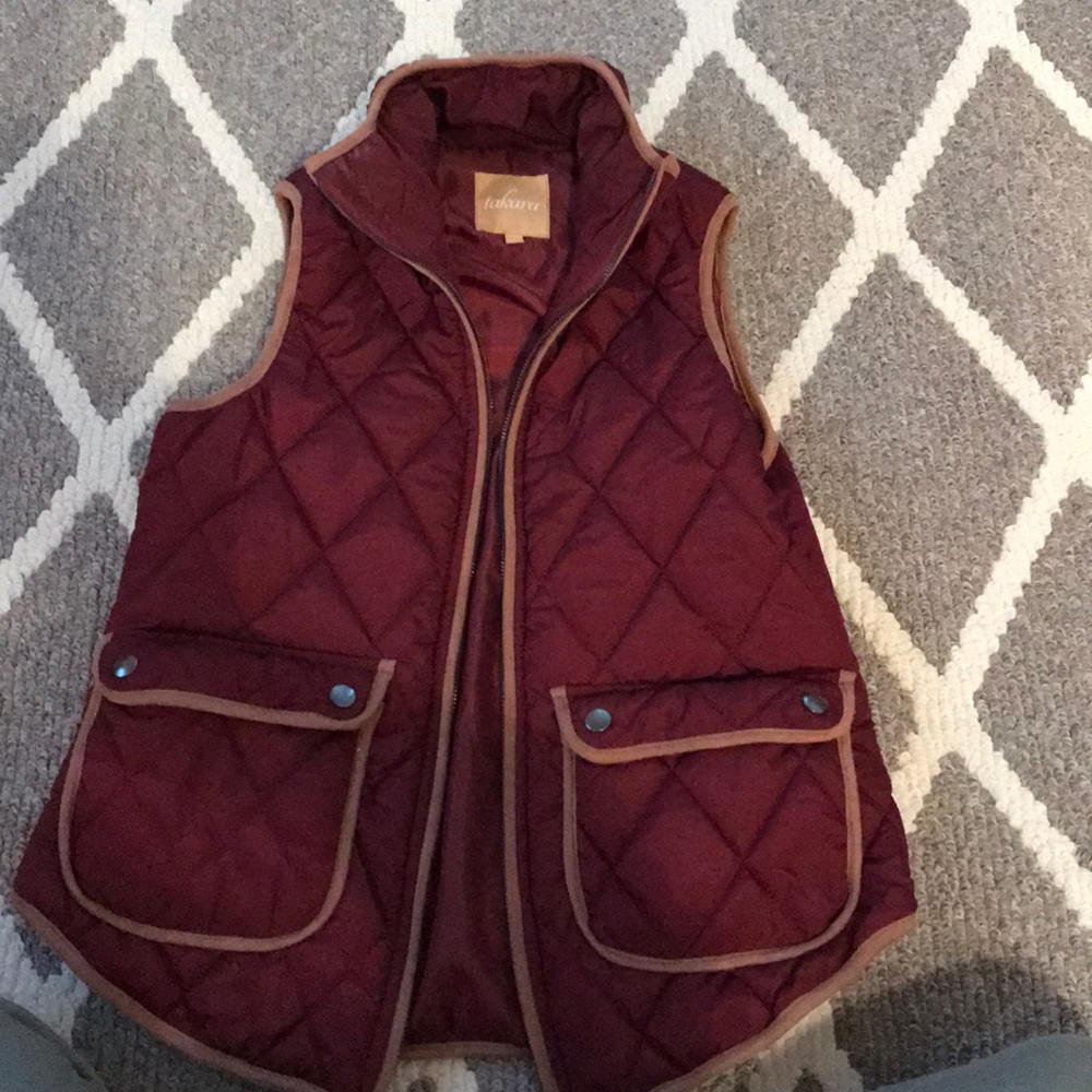 Takara vest in maroon woman’s size small.